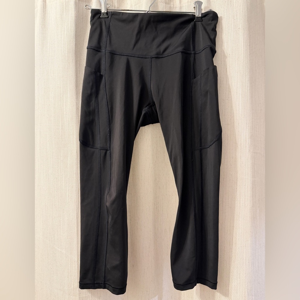 Black Athleta crop Leggings